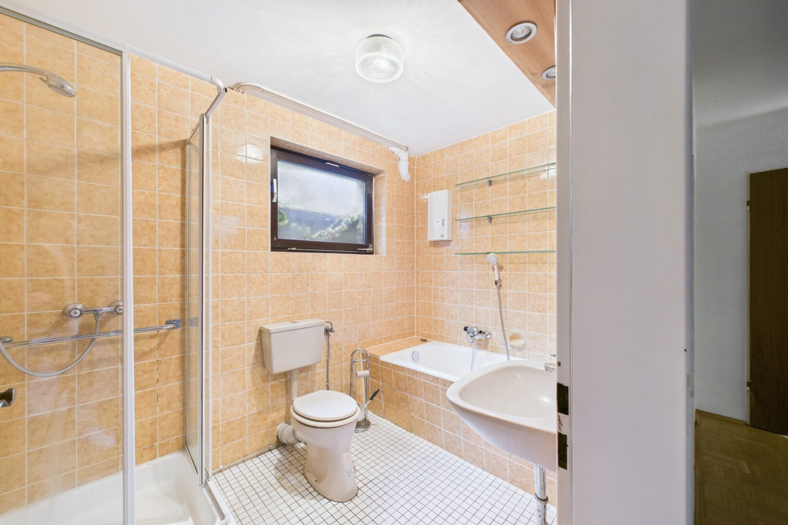 Badezimmer Gartengeschoss