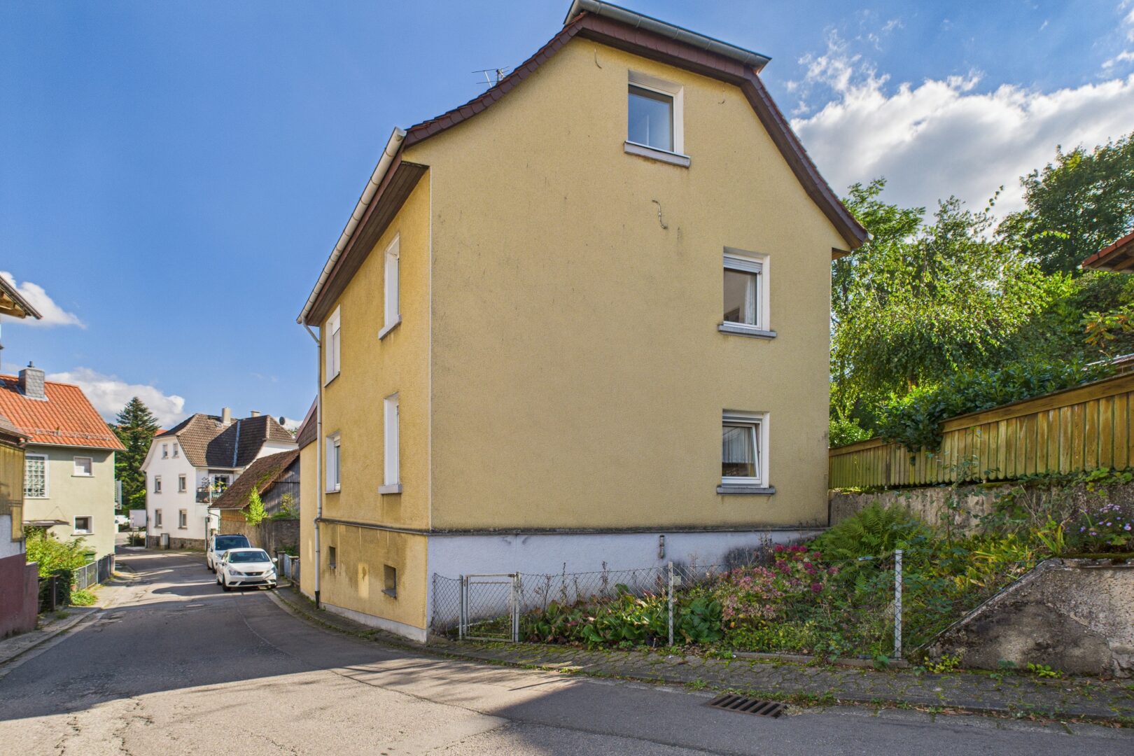 Rückansicht mit Zweitgarten