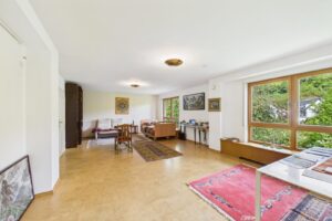 Großzügiges Zimmer