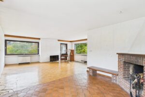 Wohnzimmer mit Kamin EG