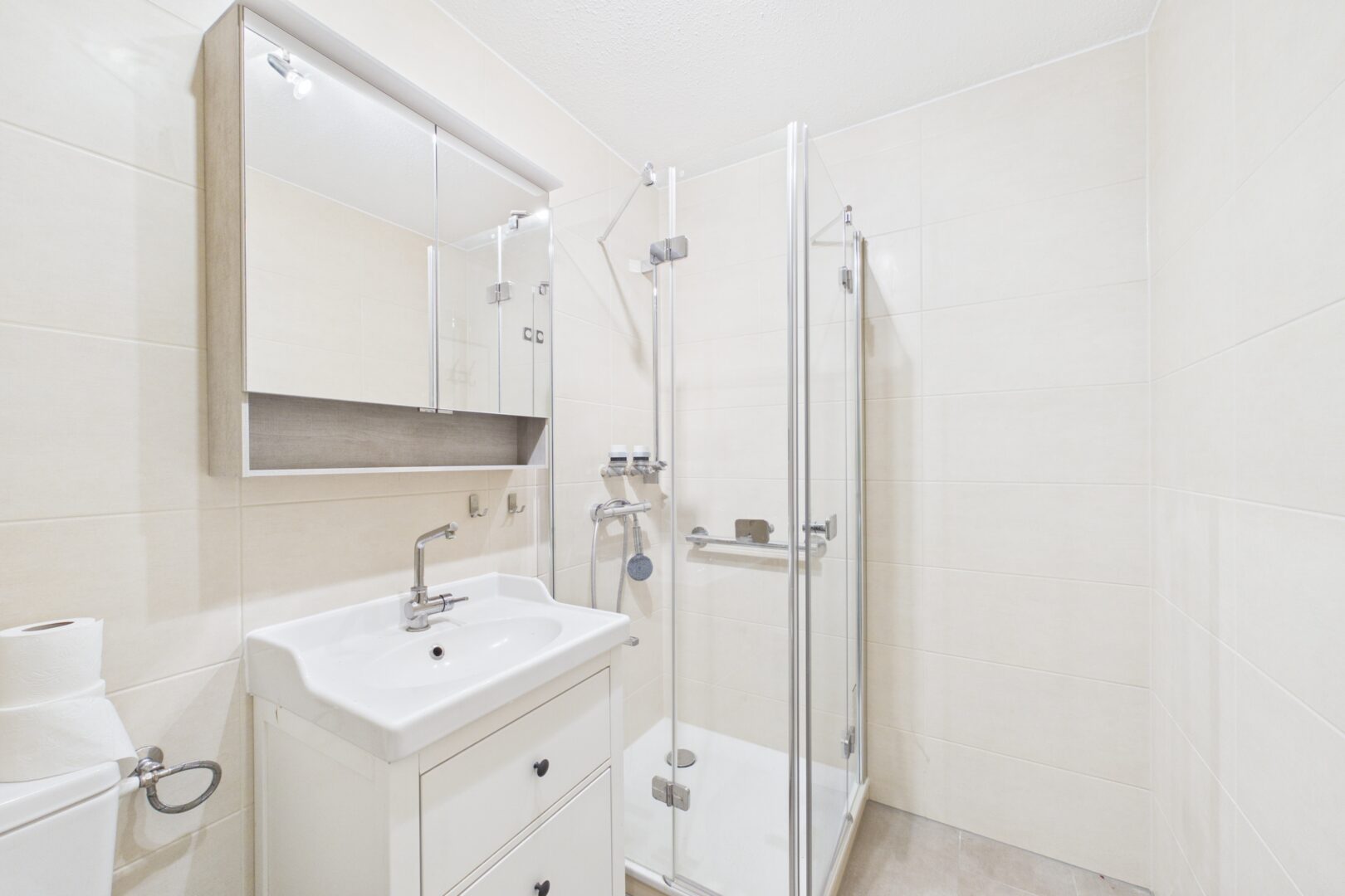 Badezimmer mit Dusche