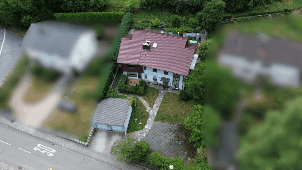 Luftbild mit Vorgarten und Garage